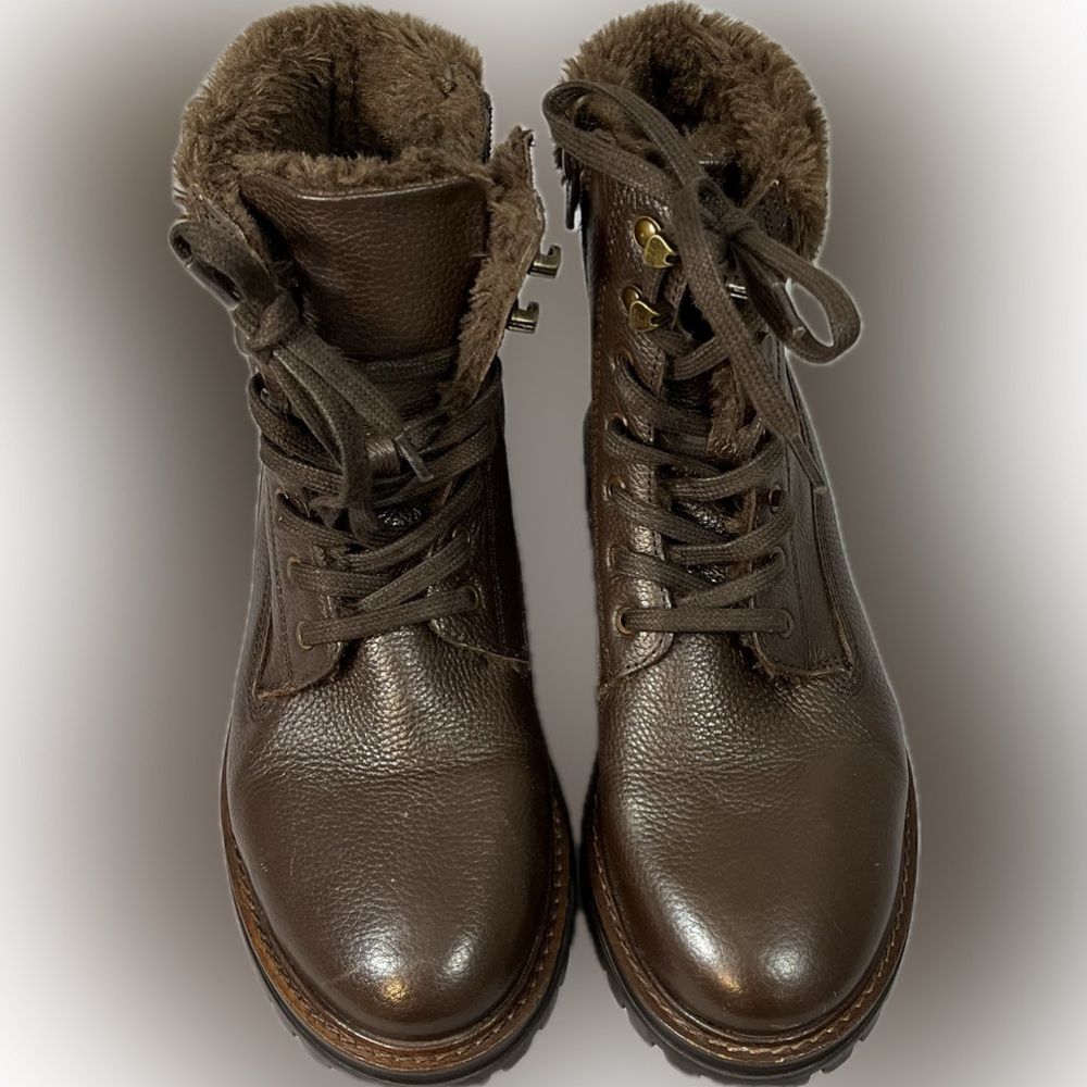 Alberto Torresi boot with faux fur trim. Size 38.